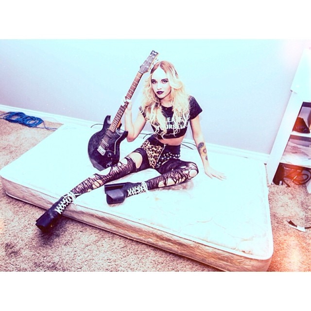 Guitar hero @safaree_frenk, @madlov13 with the mad styling